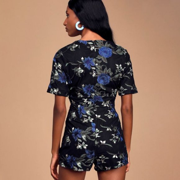 NWT LULU'S Midnight Rendezvous Black Floral Embroidered Romper Size S - Picture 2 of 6